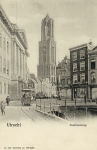 1487 Gezicht op de Oudegracht Weerdzijde te Utrecht met op de voorgrond de Stadhuisbrug en een paardentram, met links ...